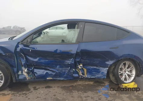 2022 Tesla Model Y Long Range Dual Motor All-Wheel Drive from USA, damaged, VIN 7SAYGDEE8NF576084
